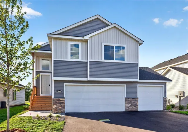 1st image of 1815 Pierce St S, Cambridge, MN 55008 | MLS# 7118837