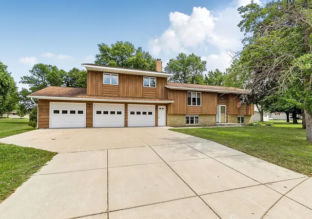 1st image of 643 Circle Pines Ct, Paynesville, MN 56362 | MLS# 7118878