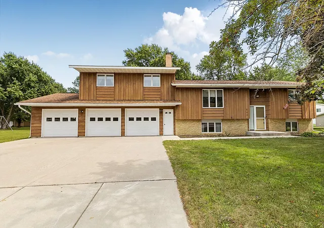 2nd image of 643 Circle Pines Ct, Paynesville, MN 56362 | MLS# 7118878