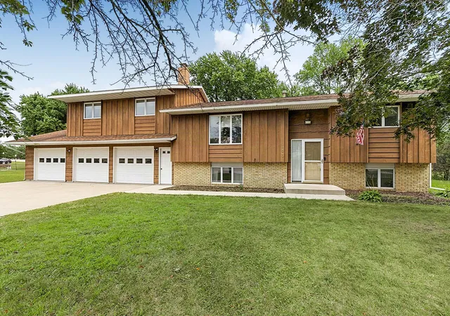 3rd image of 643 Circle Pines Ct, Paynesville, MN 56362 | MLS# 7118878