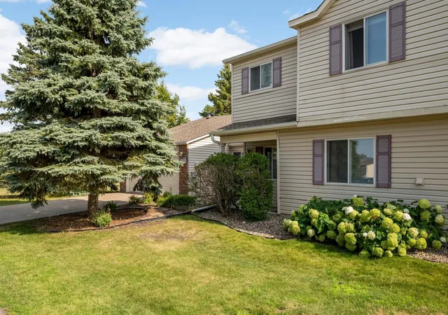 Photo 3 of Single family home for sale at 15822 Griffon Path, Saint Paul, MN 55124 | MLS# 7118880 | Listing updated on 2026-09-17