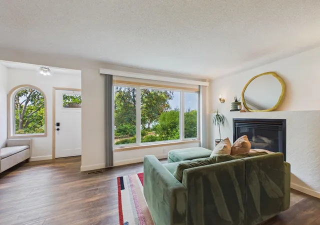 Photo 3 of Single family home for sale at 1234 Como Blvd E, Saint Paul, MN 55117 | MLS# 7118886 | Listing updated on 2026-09-13