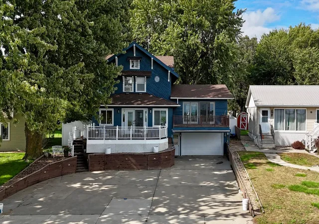 Photo 2 of Single family home for sale at 506 W Lake Ave, Worthington, MN 56187 | MLS# 7118903 | Listing updated on 2026-09-29