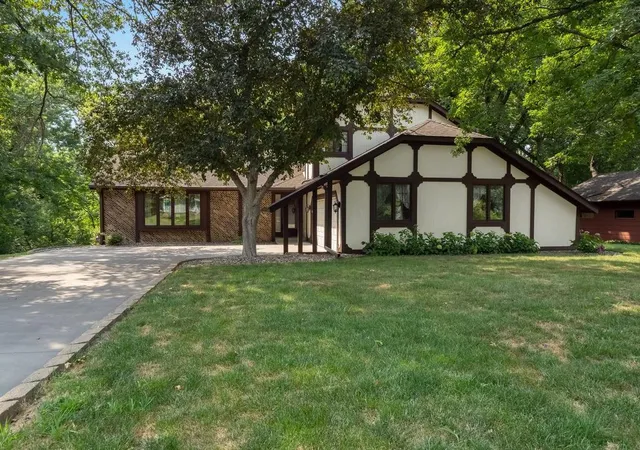 1st image of 4563 Ches Mar Dr, Saint Paul, MN 55123 | MLS# 7118905