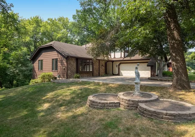 2nd image of 4563 Ches Mar Dr, Saint Paul, MN 55123 | MLS# 7118905