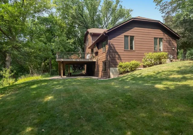 3rd image of 4563 Ches Mar Dr, Saint Paul, MN 55123 | MLS# 7118905