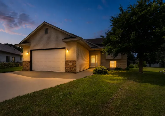 Photo 2 of Single family home for sale at 206 Hunters Ct, Eagle Lake, MN 56024 | MLS# 7118909 | Listing updated on 2026-09-13