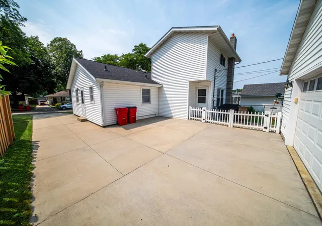2nd image of 1853 16 1/2 St Nw, Rochester, MN 55901 | MLS# 7118924