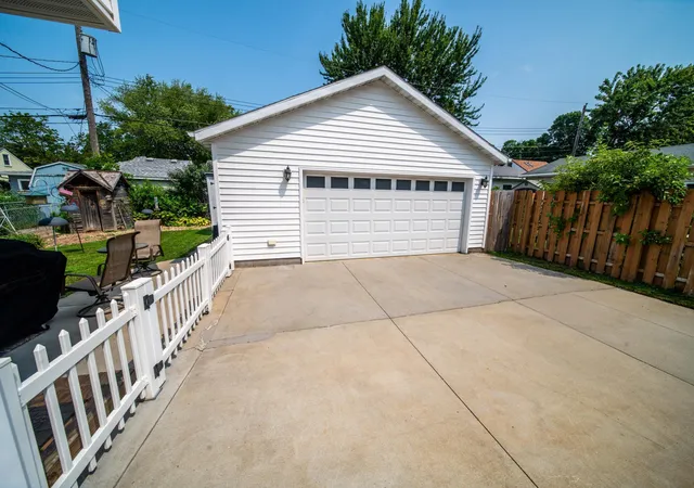 Photo 3 of Single family home for sale at 1853 16 1/2 St Nw, Rochester, MN 55901 | MLS# 7118924 | Listing updated on 2026-09-22