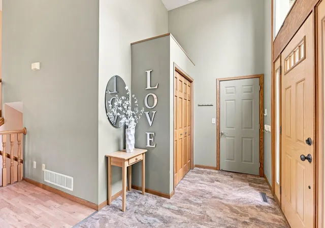 Photo 4 of Single family home for sale at 13525 Oakwood Dr, Rogers, MN 55374 | MLS# 7118944 | Listing updated on 2026-10-03
