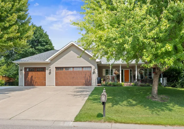 39th image of 1869 White Oak Dr, Chaska, MN 55318 | MLS# 7118955