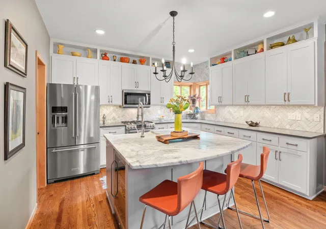 3rd image of 1869 White Oak Dr, Chaska, MN 55318 | MLS# 7118955