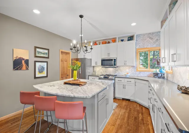 4th image of 1869 White Oak Dr, Chaska, MN 55318 | MLS# 7118955