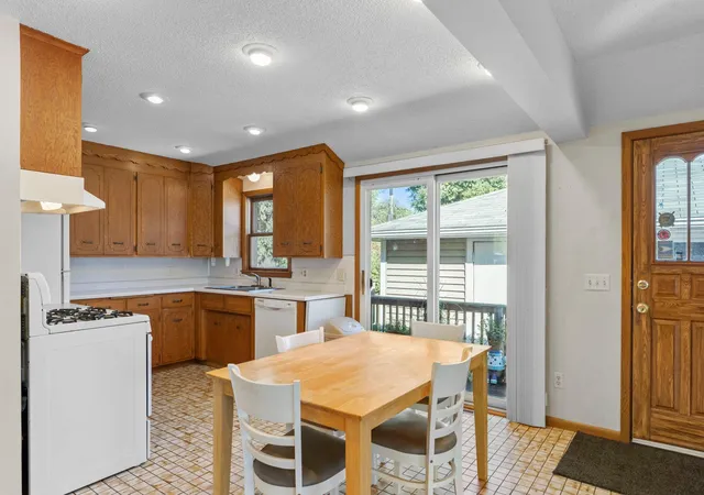 Photo 3 of Single family home for sale at 1041 Keefe St, Saint Paul, MN 55121 | MLS# 7118964 | Listing updated on 2026-10-07