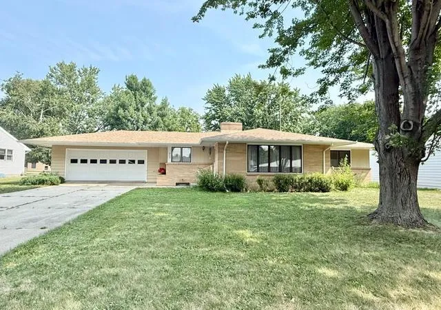 Photo 1 of Single family home for sale at 819 E Meadow Ln, Redwood Falls, MN 56283 | MLS# 7118965 | Listing updated on 2026-08-10