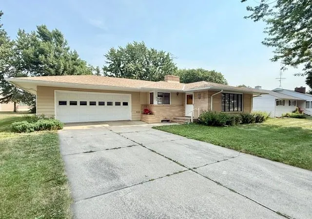 Photo 2 of Single family home for sale at 819 E Meadow Ln, Redwood Falls, MN 56283 | MLS# 7118965 | Listing updated on 2026-08-10