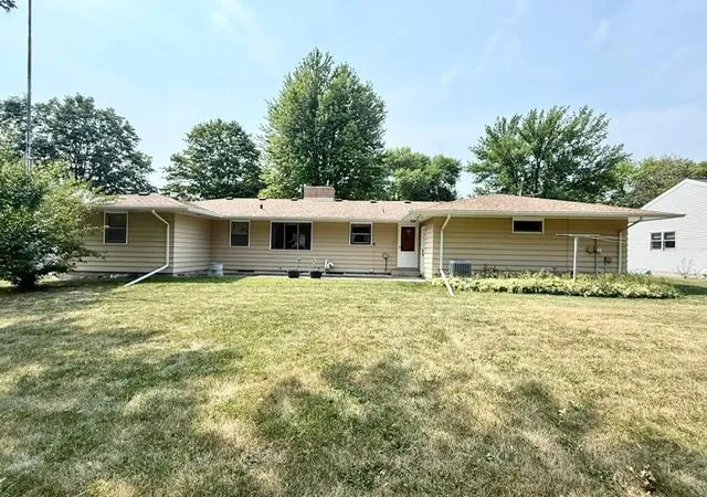 Photo 3 of Single family home for sale at 819 E Meadow Ln, Redwood Falls, MN 56283 | MLS# 7118965 | Listing updated on 2026-08-10