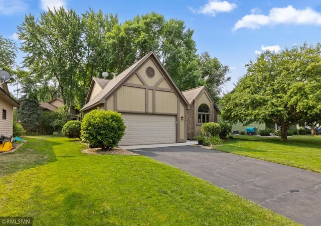 1st image of 1649 Ashbury Pl, Saint Paul, MN 55122 | MLS# 7118984