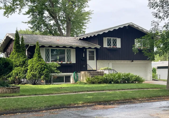 Photo 1 of Single family home for sale at 517 26th Street Nw, Rochester, MN 55901 | MLS# 7118985 | Listing updated on 2026-09-04