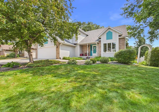 Photo 1 of Sale Pending at 2194 Jennifer Ct, Saint Paul, MN 55109 | MLS# 7118990 | Listing updated on 2026-08-21