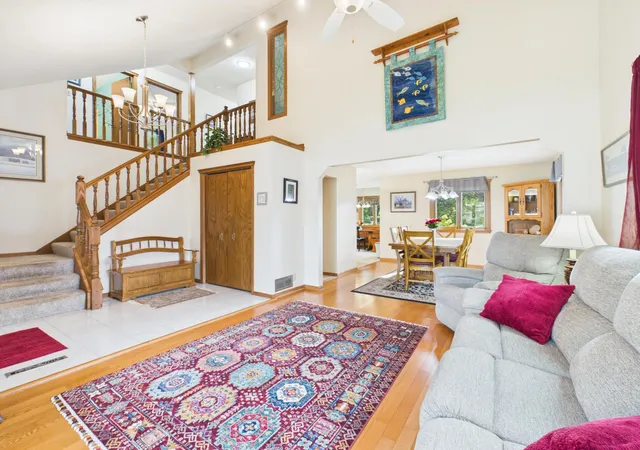 Photo 2 of Sale Pending at 2194 Jennifer Ct, Saint Paul, MN 55109 | MLS# 7118990 | Listing updated on 2026-08-21