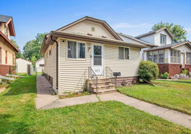 Photo 1 of Single family home for sale at 971 Lawson Ave E, Saint Paul, MN 55106 | MLS# 7118998 | Listing updated on 2026-10-16