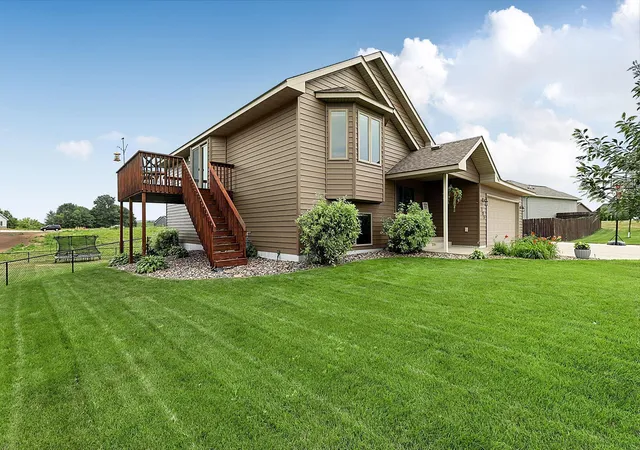 2nd image of 105 Estate Dr, Avon, MN 56310 | MLS# 7119017