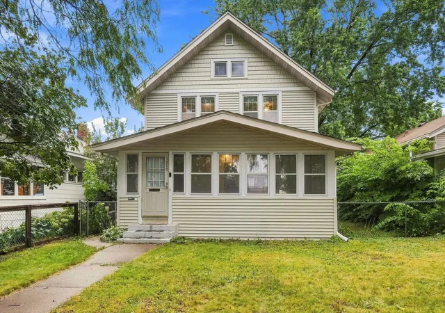 Photo 1 of Single family home for sale at 1019 Sherburne Ave, Saint Paul, MN 55104 | MLS# 7119052 | Listing updated on 2026-09-04