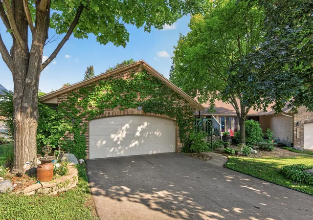 2nd image of 2062 28th Ave Nw, Saint Paul, MN 55112 | MLS# 7119087