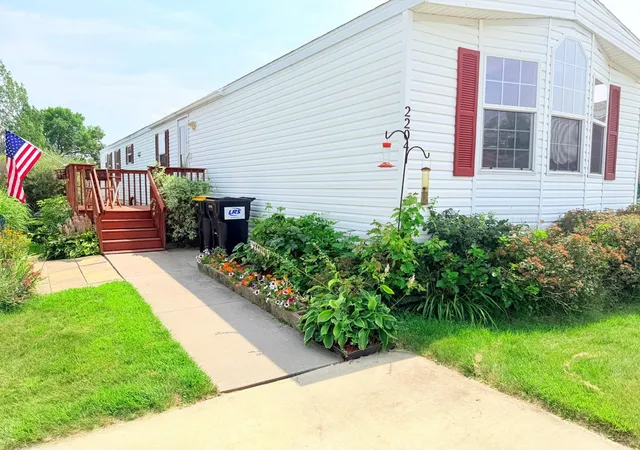 1st image of 2204 Mockingbird Pl Nw, Stewartville, MN 55976 | MLS# 7119091
