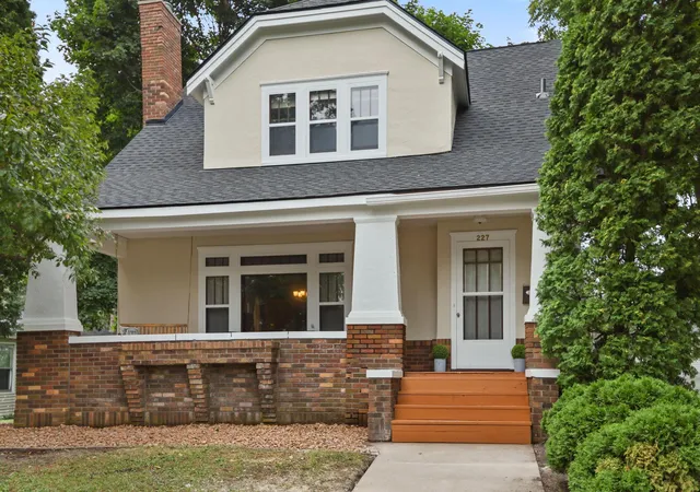 2nd image of 227 E Pearl St, Owatonna, MN 55060 | MLS# 7119105