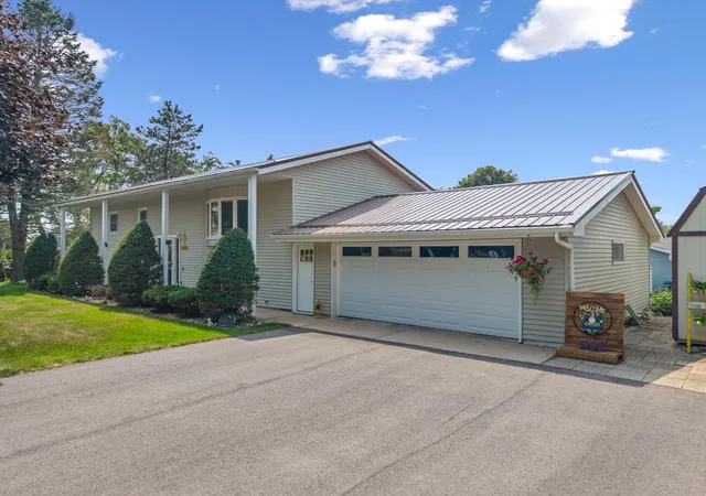 Photo 1 of Single family home for sale at 300 8th Street Nw, Plainview, MN 55964 | MLS# 7119146 | Listing updated on 2026-09-03