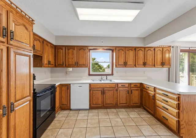 Photo 3 of Single family home for sale at 300 8th Street NW, Plainview, MN 55964 | MLS# 7119146 | Listing updated on 2026-09-03
