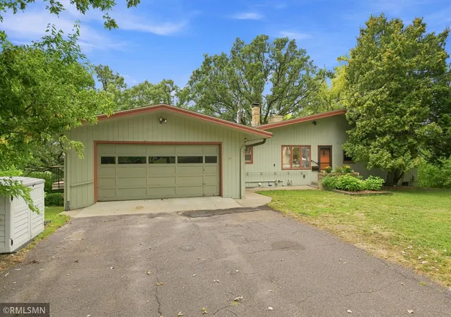 1st image of 44 Miller Crest Ln, Saint Paul, MN 55106 | MLS# 7119174