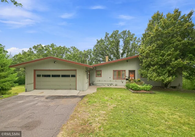 Photo 2 of Sale Pending at 44 Miller Crst Ln, Saint Paul, MN 55106 | MLS# 7119174 | Listing updated on 2026-10-05