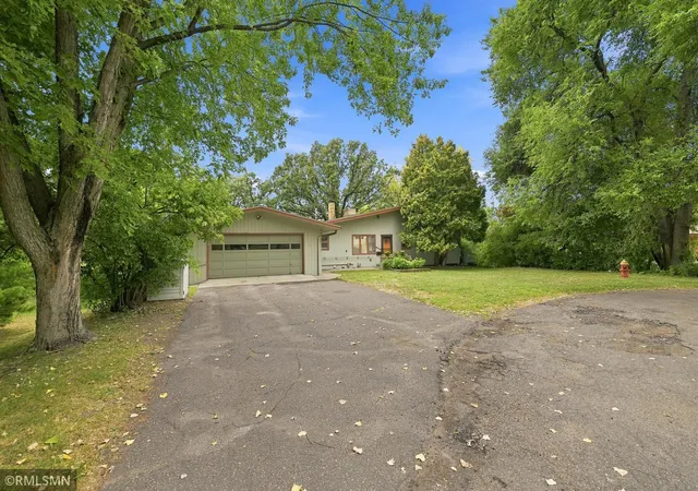 Photo 3 of Sale Pending at 44 Miller Crst Ln, Saint Paul, MN 55106 | MLS# 7119174 | Listing updated on 2026-10-05