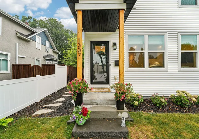 4th image of 1307 Randolph Ave, Saint Paul, MN 55105 | MLS# 7119179