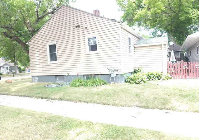 Photo 3 of Single family home for sale at 304 13th Street N, Moorhead, MN 56560 | MLS# 7119223 | Listing updated on 2026-08-11