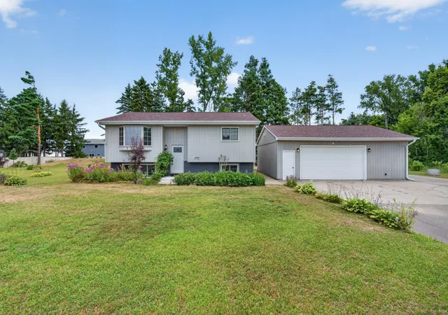 1st image of 1969 Birch St, Hugo, MN 55038 | MLS# 7119232