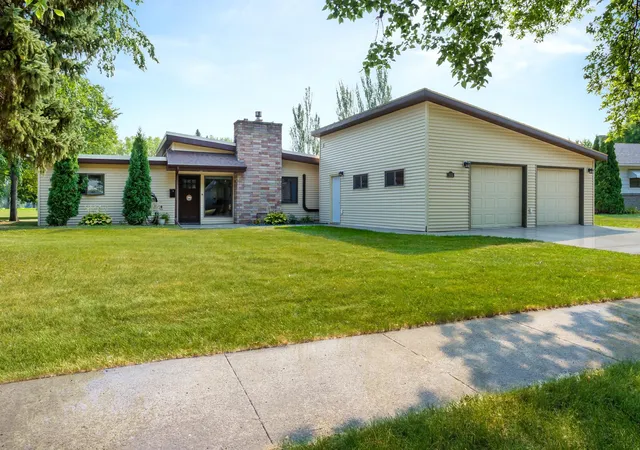 Photo 1 of Single family home for sale at 844 2nd Street N, Wahpeton, ND 58075 | MLS# 7119246 | Listing updated on 2026-08-28
