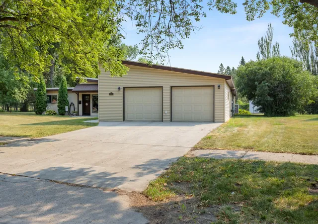 Photo 2 of Single family home for sale at 844 2nd Street N, Wahpeton, ND 58075 | MLS# 7119246 | Listing updated on 2026-08-28
