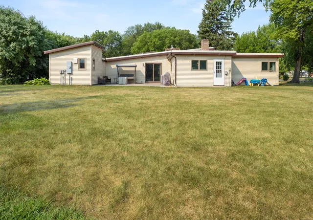 Photo 3 of Single family home for sale at 844 2nd Street N, Wahpeton, ND 58075 | MLS# 7119246 | Listing updated on 2026-08-28
