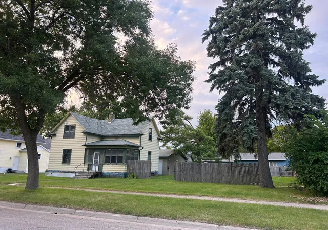 Photo 2 of Single family home for sale at 309 4th Street W, Thief River Falls, MN 56701 | MLS# 7119259 | Listing updated on 2026-08-25