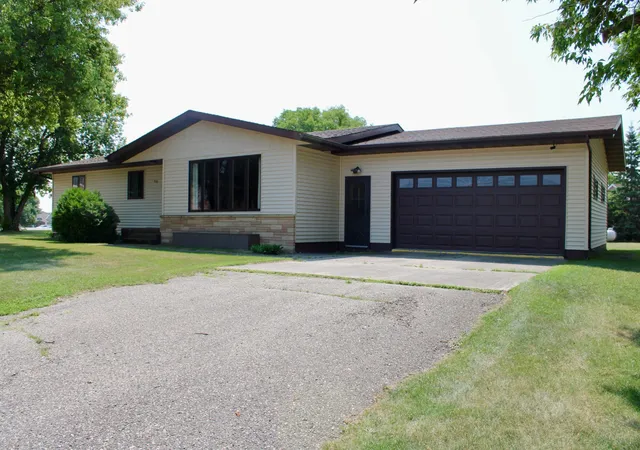 Photo 1 of Single family home for sale at 506 Lincoln Ave W, Karlstad, MN 56732 | MLS# 7119266 | Listing updated on 2026-09-21