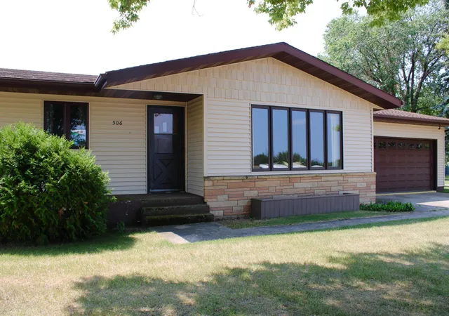 Photo 2 of Single family home for sale at 506 Lincoln Ave W, Karlstad, MN 56732 | MLS# 7119266 | Listing updated on 2026-09-21
