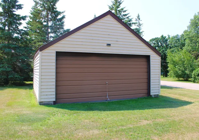 Photo 3 of Single family home for sale at 506 Lincoln Ave W, Karlstad, MN 56732 | MLS# 7119266 | Listing updated on 2026-09-21