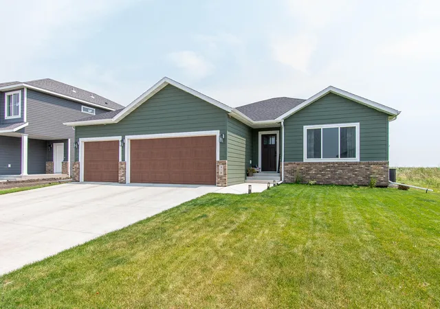 1st image of 418 Lionheart Dr, Horace, ND 58047 | MLS# 7119269