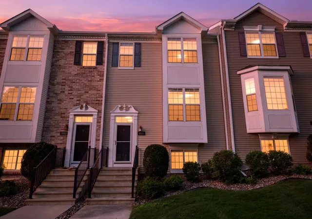 1st image of 10015 Liatris Ln, Eden Prairie, MN 55347 | MLS# 7119288