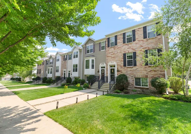 2nd image of 10015 Liatris Ln, Eden Prairie, MN 55347 | MLS# 7119288