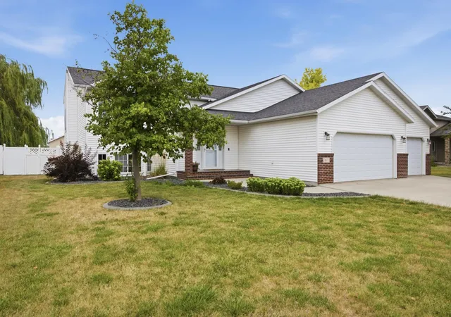 3rd image of 3671 Harrison St S, Fargo, ND 58104 | MLS# 7119317